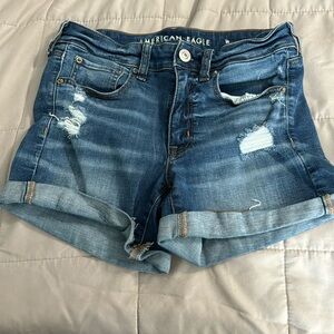 Size 6 women’s American eagle shorts- like new